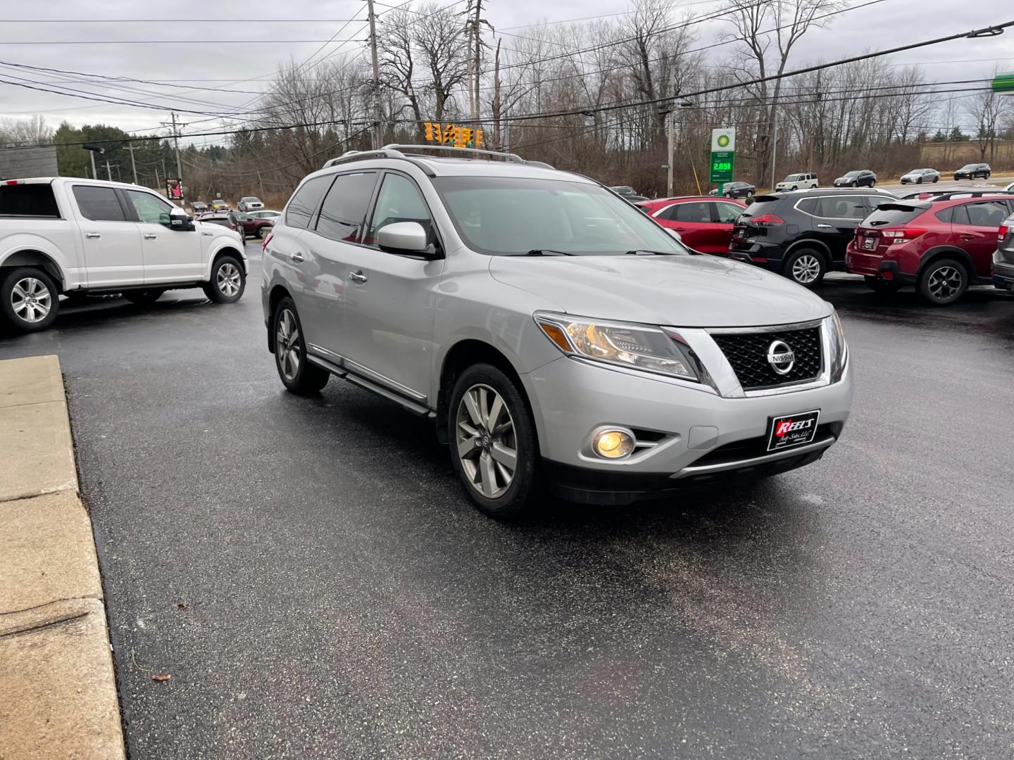 2013 Silver /Black Nissan Pathfinder Platinum 4WD (5N1AR2MM1DC) with an 3.5L V6 DOHC 24V engine, Automatic transmission, located at 547 E. Main St., Orwell, OH, 44076, (440) 437-5893, 41.535435, -80.847855 - Photo#2